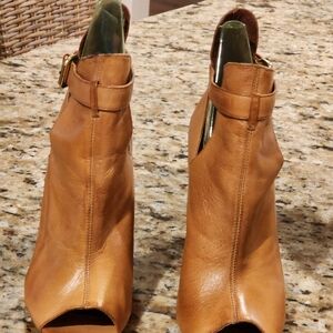 *Chinese Laundry *Size 10* Tan